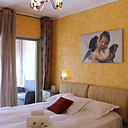 Viva Riviera Rue Victor Cousin * Cannes